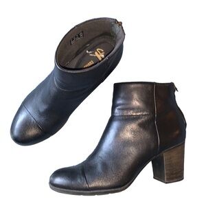Clarks Soft Cushion Black‎  Block Heel Ankle Boots  Size 9.5